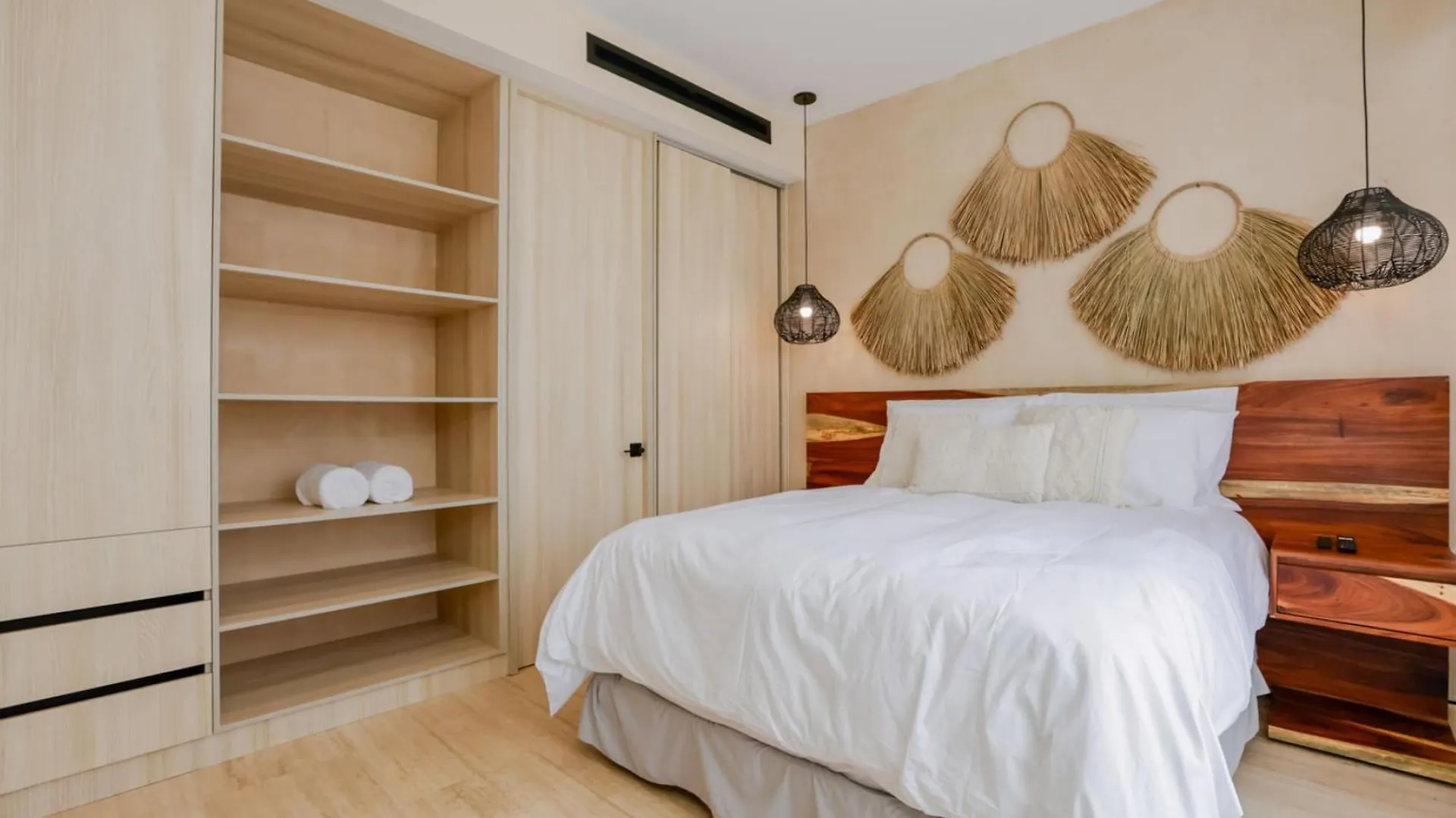 Lumina At The Village Luxury Residences In Corasol 신데 델 카르멘